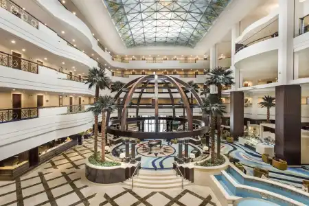 Mövenpick Grand Al Bustan Dubai - 28