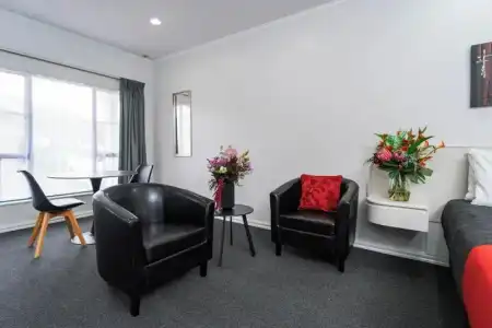 Aubyn Court Spa Motel - 140