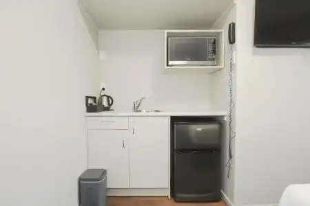 Middlemore Motel - 42