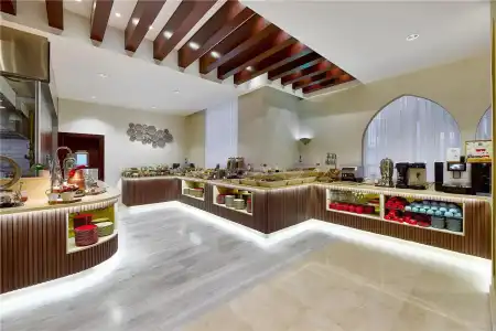 DoubleTree by Hilton Doha - Al Sadd - 10