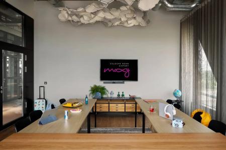 Moxy Cologne Bonn Airport - 18