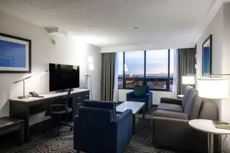 DoubleTree by Hilton Calgary North - 65