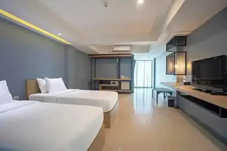 Nora LakeView - 38