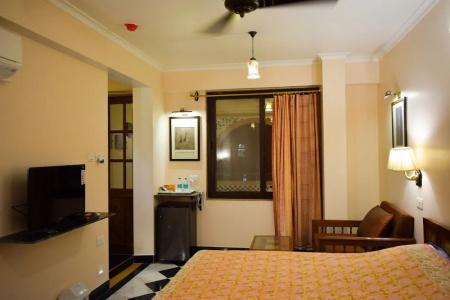 Arya Niwas - 155