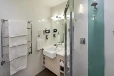 Hyde Park Inn - 137