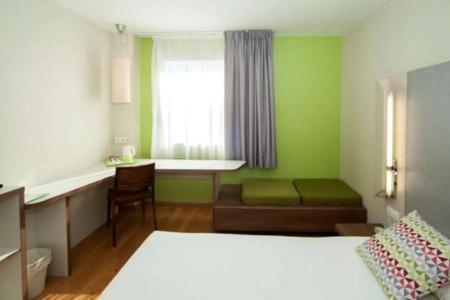 Travelodge Barcelona Cornellà Fira - 4