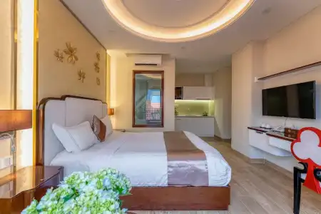 Golden Tree & Apartment - 29
