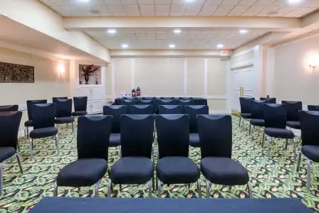 Comfort Inn & Suites - 12