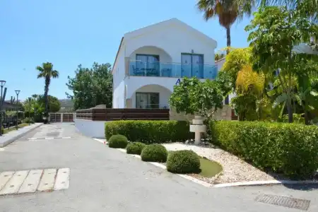 Latchi Escape & Suites - 11