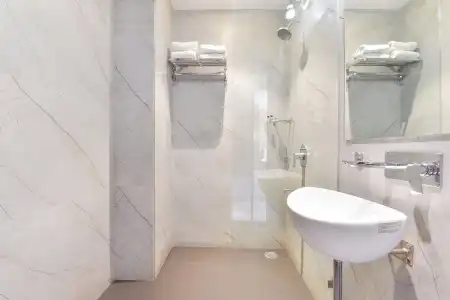 FabElite Park Inn - 8