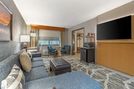 Best Western Plus GranTree Inn - 126
