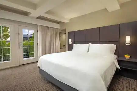 Holiday Inn & Suites Phoenix Airport North by IHG - 37