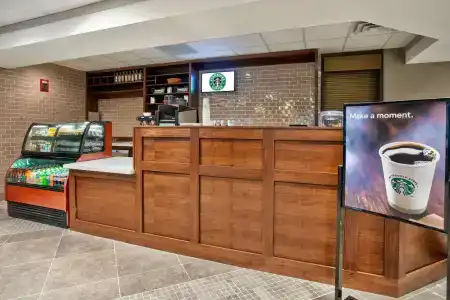 DoubleTree by Hilton - 1