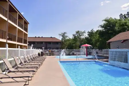Best Western Ambassador Inn & Suites - 16