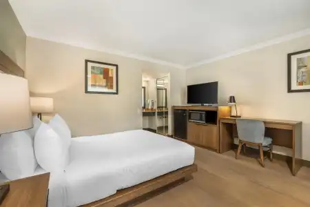 Best Western Plus Burnaby - 43