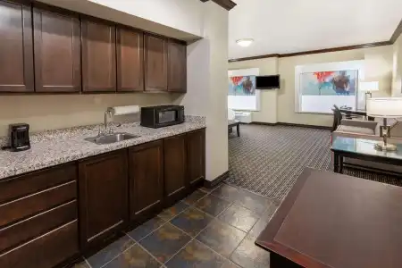 Hawthorn Suites by Wyndham Lubbock - 39
