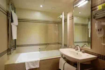 Iron Gate & Suites Prague by BHG - 36