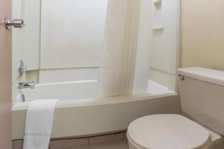 Quality Inn Columbus-East - 53