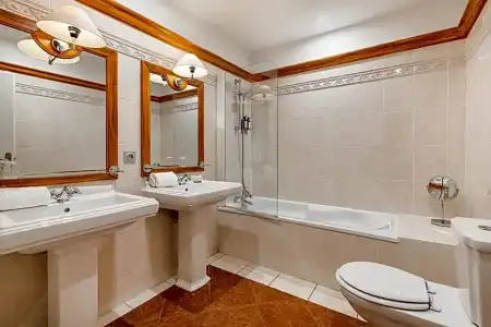 Globe et Cecil Hôtel - 95