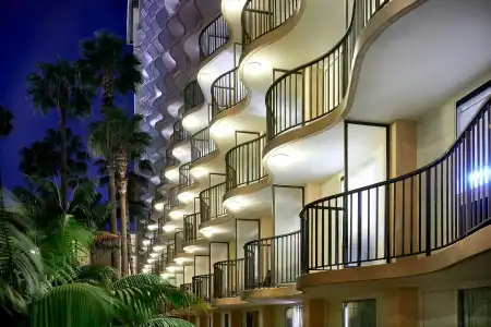 Los Angeles Airport Marriott - 17