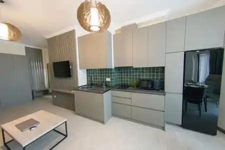 Season Suite Apart - 5