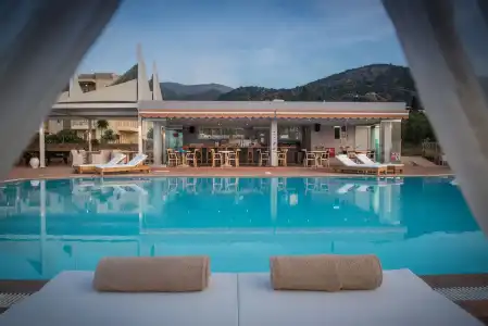 Notos Heights & Suites - 11
