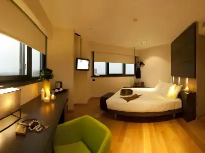 Best Western Plus The Hub - 35