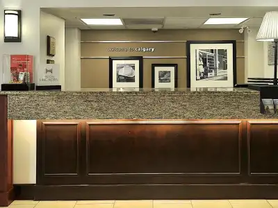 Hampton Inn & Suites by Hilton Calgary-Airport - 2