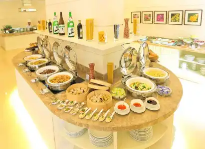 Hilton Garden Inn Hanoi - 11