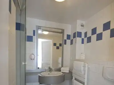 Hôtel Le Grillon - 9