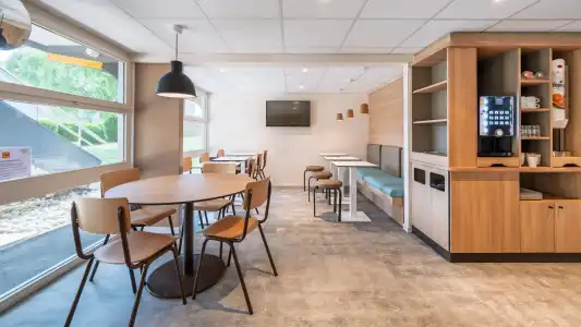 Premiere Classe Bourges (6 kms du centre-ville) - 1