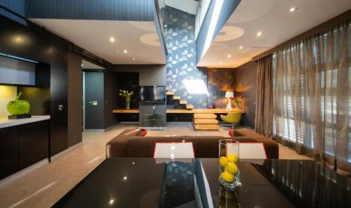 Vernazza Suites - 103