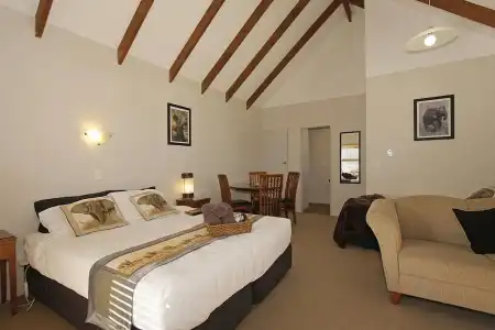 Big Five Motel - 3