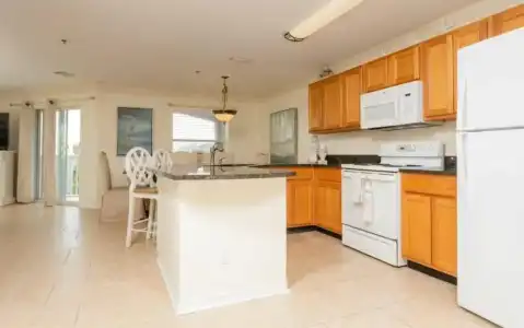 Hibiscus Oceanfront Resort - 33