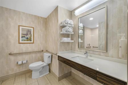 Hampton Inn & Suites Bend - 36