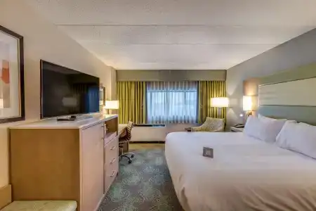 Crowne Plaza Lansing by IHG - 6