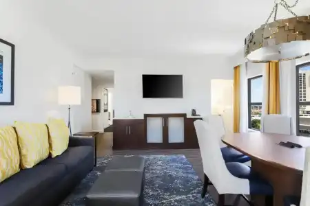 Hampton Inn & Suites Austin Downtown - 98
