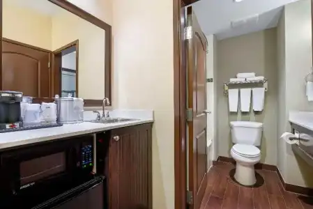Best Western Pacific Inn - 72
