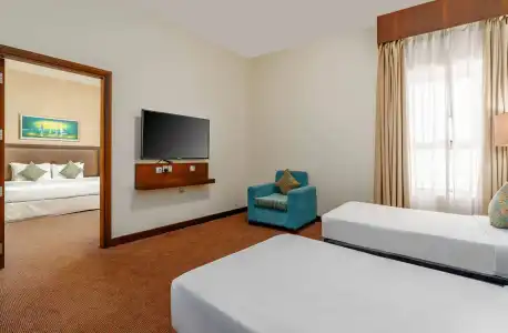 Ramada by Wyndham Dubai Deira - 4