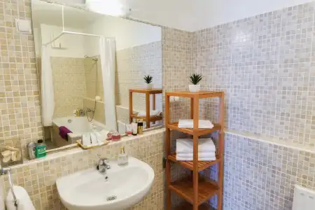 Trendy Deluxe Apartments - 8