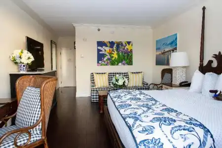 Inn at Pelican Bay - 54
