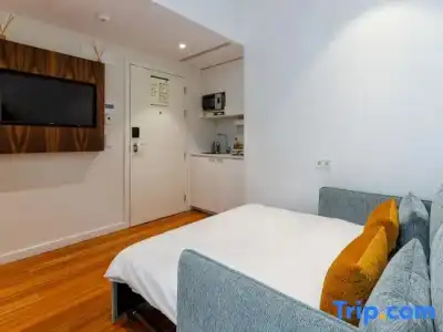 The 7, Suites, Studios & Apartments - 55