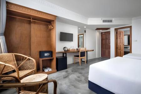 Pacific, Phnom Penh - 6