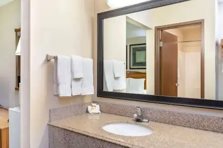 La Quinta Inn & Suites by Wyndham El Paso East - 21