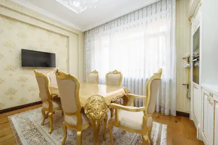 Monday Royal Apart - 150