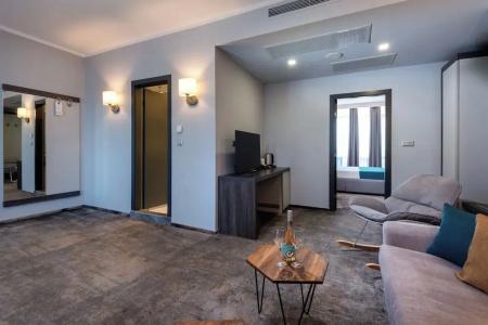 Best Western Plus Premium Inn - 96