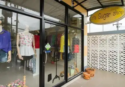 Petch Ranong at Town - 10