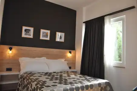 Oda Tirana - 25