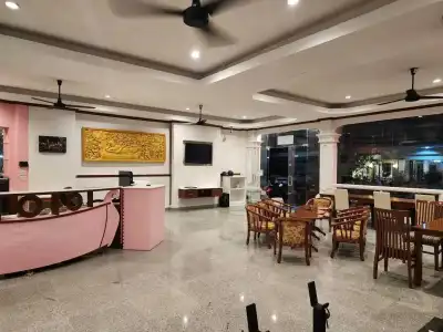 Hollywood Inn Love - 17