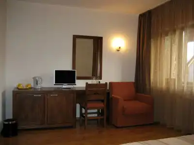 Smilen And Wellness - 5